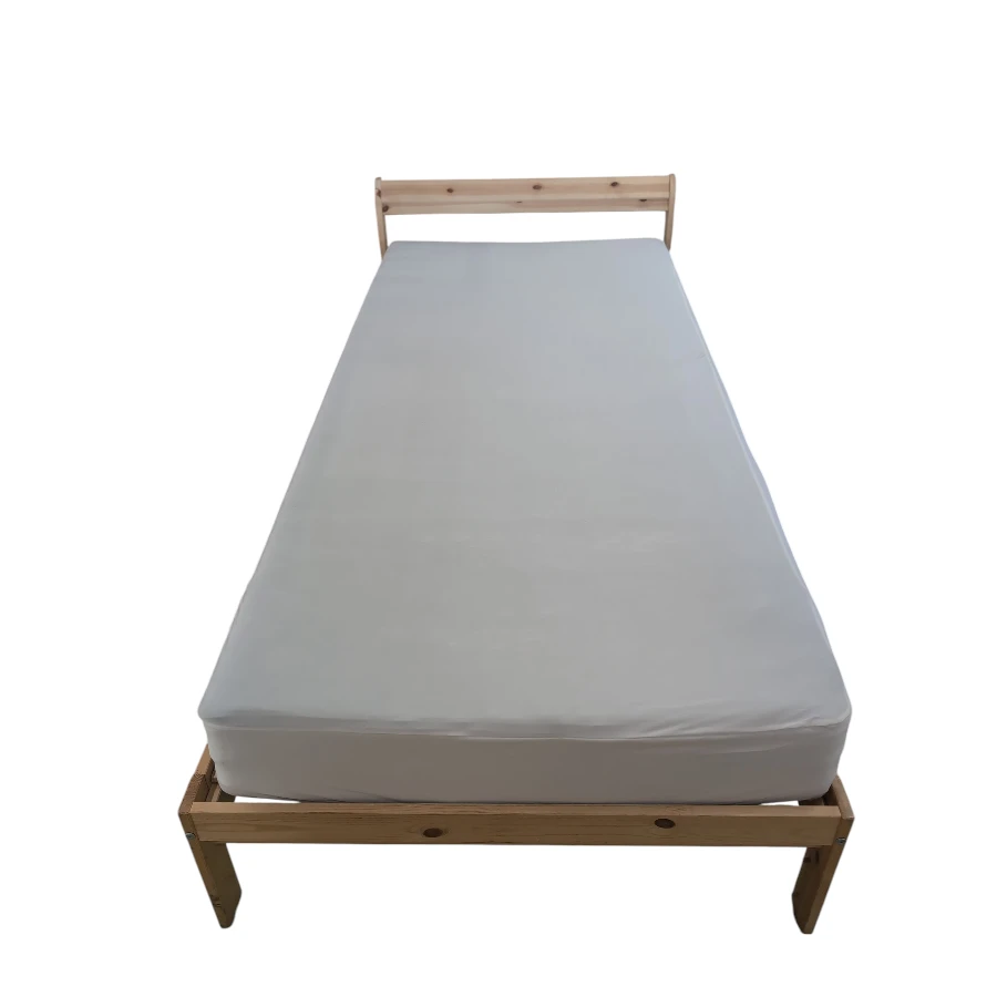 Bett mit Matratze und Lattenrost